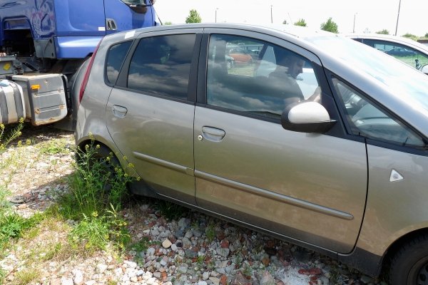 Wentylator chłodnicy Mitsubishi Colt VI Z30 2007 1.3i 16V 4A90 Hatchback 5-drzwi 