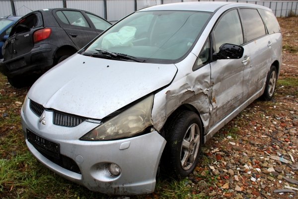 _Klapa bagażnika tył Mitsubishi Grandis 2005 Van