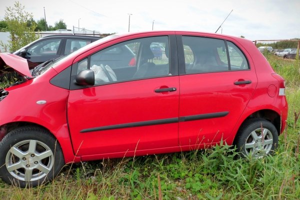 _Belka tył Toyota Yaris II XP90 2010 1.0i 1KR-FE Hatchback 5-drzwi 