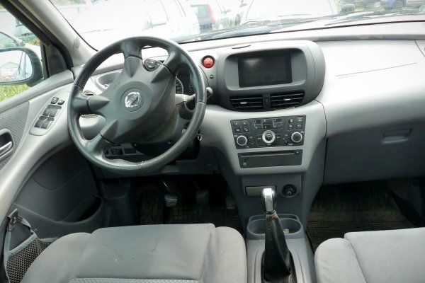 Zderzak przód Nissan Almera Tino 2005 Minivan (kod lakieru: BW9)