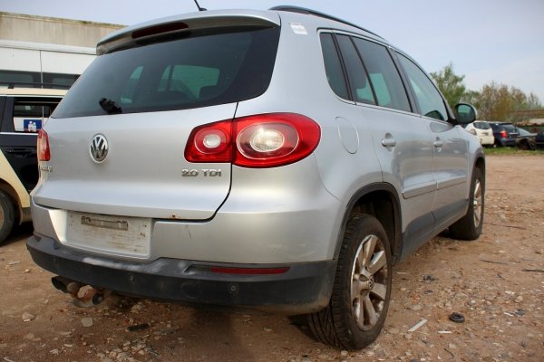 Błotnik przód lewy VW Tiguan 5N 2008 Suv (kod lakieru: LA7W)