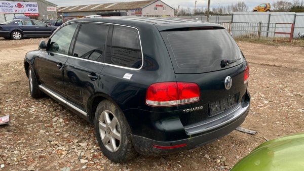 Błotnik przód prawy VW Touareg 7L 2005 
