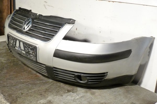 _Zderzak przód VW Passat B5 Lift 2002 (Kod lakieru: LA7W)