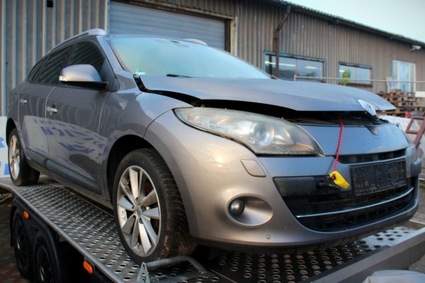 Zwrotnica przód prawa Renault Megane III 2009 1.9DCI F9Q870 Kombi 