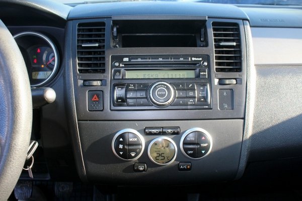 Szyba trójkątna tył prawa Nissan Tiida C11 2007 Sedan