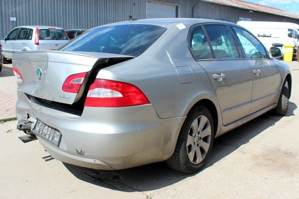 Zamek drzwi tył lewy Skoda Superb 3T 2011 1.6TDI CAYC Liftback