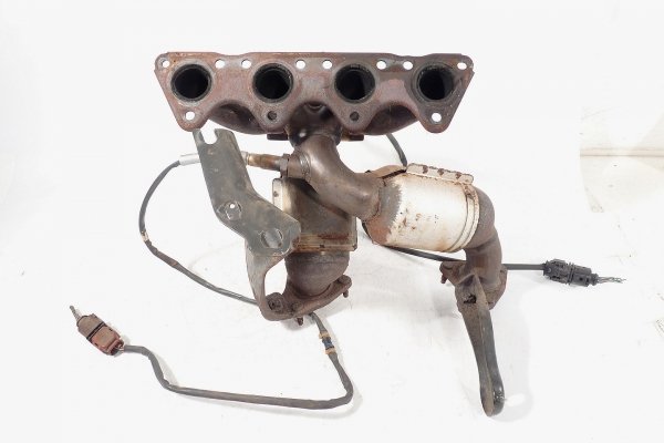 Kolektor wydechowy katalizator VW Passat B6 2005 2.0FSI BLR Sedan 