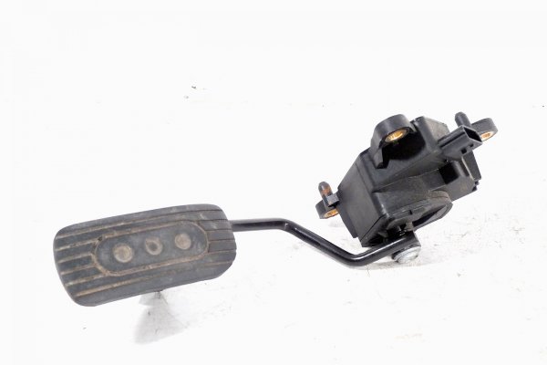 Pedał Nissan Tiida C11 2008 1.6i Hatchback 5-drzwi 