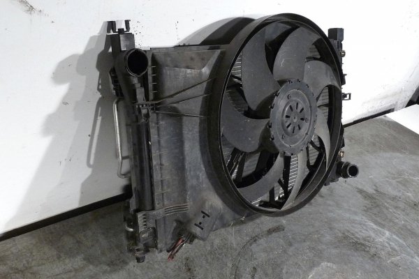 Belka zderzaka + chłodnica wody + wentylatory Mercedes C-Klasa W203 2004 1.8i