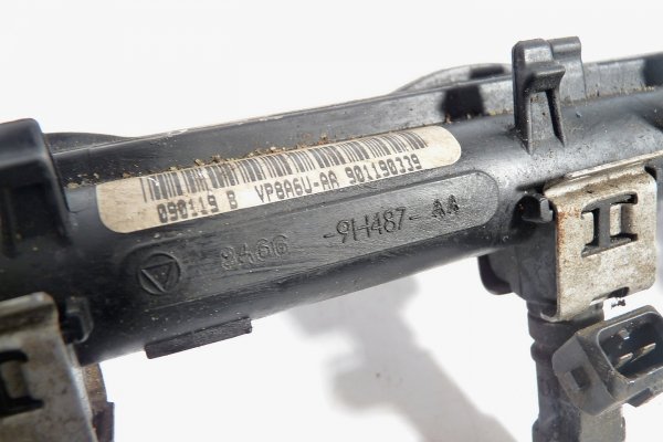 Listwa wtryskowa Ford Fiesta MK7 2009 1.25i Hatchback 3-drzwi