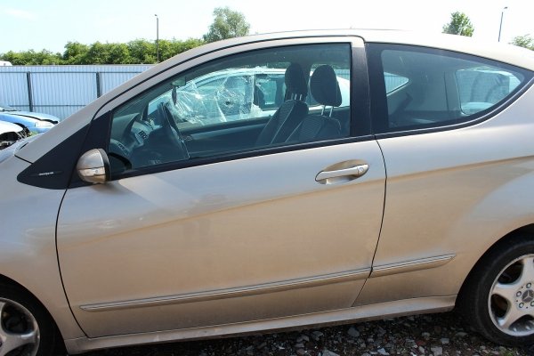 Zwrotnica przód prawa Mercedes A-Klasa W169 2005 2.0CDI 640941 Hatchback 3-drzwi