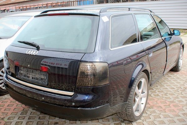 Klapa bagażnika tył Audi A6 C5 2000 Kombi (kod lakieru: LZ5L)