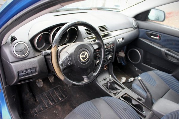 Mazda 3 BK Lift 2005 2.0i Hatchback 5-drzwi [B]