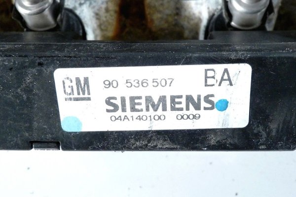 Kolektor ssący listwa wtryskowa Opel Vectra B 1999 1.8i X18XE1