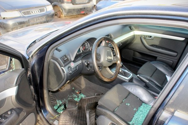 Podłokietnik Audi A4 B7 2006