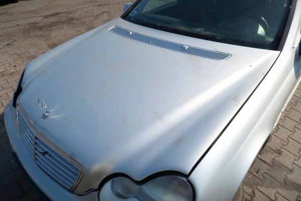 Maska Mercedes C-klasa W203 2003 Sedan 