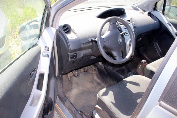 Szyba drzwi przód prawa Toyota Yaris II XP90 2006 1.0VVTI 1KR-FE Hatchback 5-drzwi