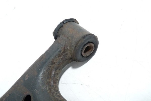 Wahacz dolny przód prawy Toyota Rav4 2003 2.0D4D 5D