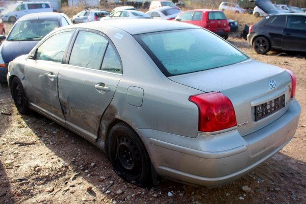 Maska Toyota Avensis T25 2004 1.8VVTI Sedan