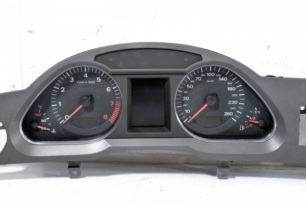 Licznik wyświetlacz listwa Audi A6 C6 2005 2.4i BDW Kombi