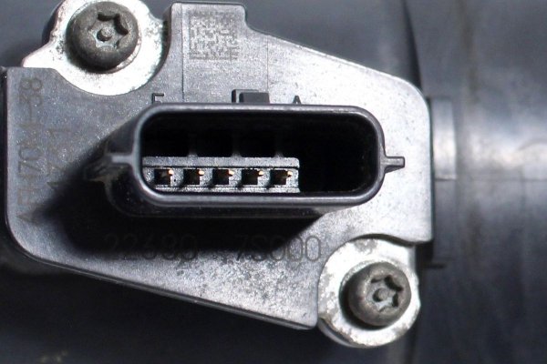 Przepływomierz Nissan Almera N16 2000-2006 1.5i