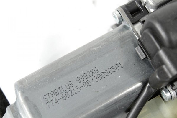 Mechanizm silniczek siłowniki podnoszenia klapy bagażnika przycisk Citroen C5 II 2008-2010 Kombi