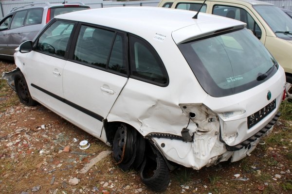 Szyba tył Skoda Fabia II 5J 2012 Kombi 