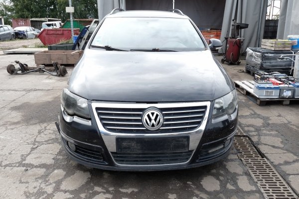 _Szyba drzwi przód lewa VW Passat B6 2007 Kombi 