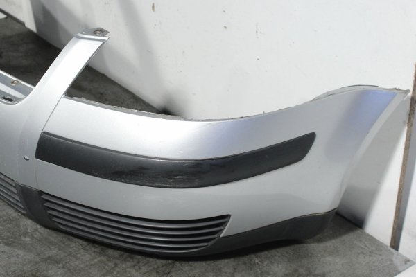 _Zderzak przód VW Passat B5 Lift 2003 (kod lakieru: LA7W)