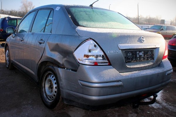 Pas przód + chłodnice + wentylator + belka Nissan Tiida C11 2007 1.8i MR18 Sedan