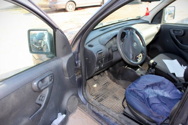 Szyba drzwi przód lewa Opel Combo C 2010