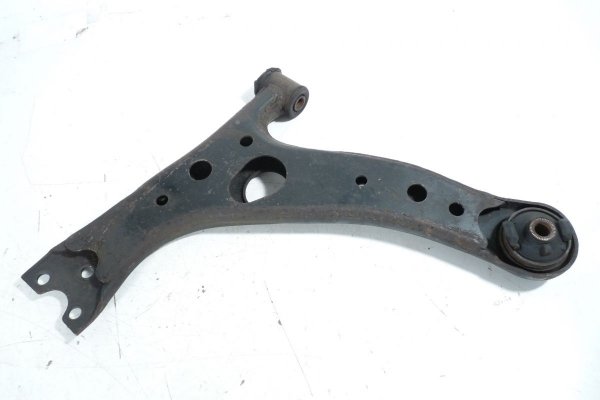 Wahacz dolny przód prawy Toyota Rav4 2003 2.0D4D 5D