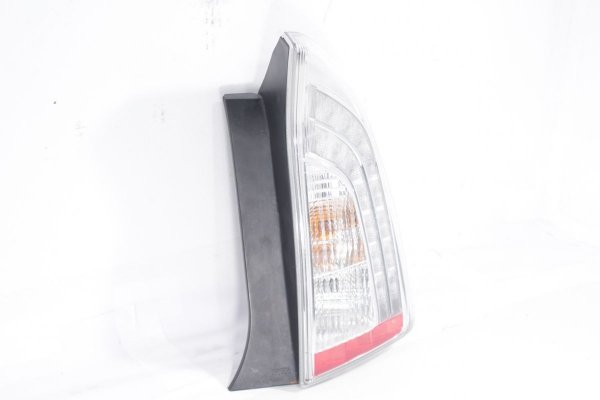 Lampa tył prawa Toyota Prius PLUG-IN XW30 2012-2016