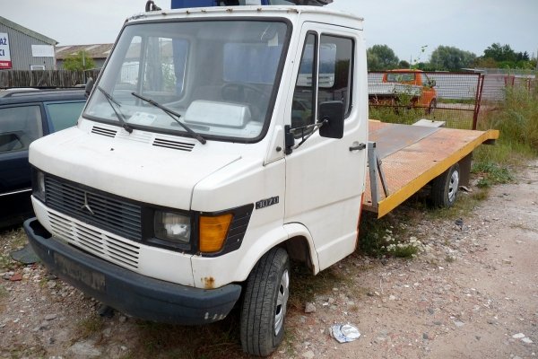 Podstawa fotela kierowcy lewa Mercedes 307D 1985 