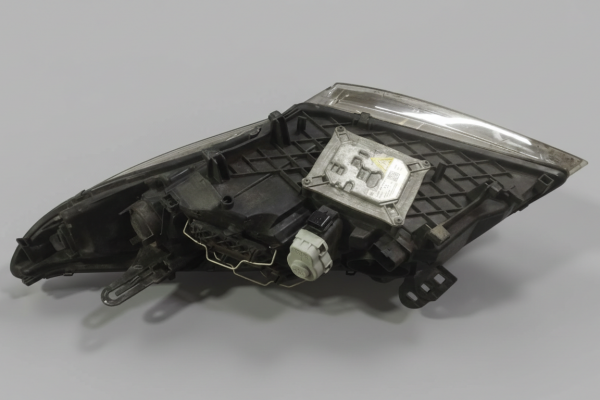 Reflektor prawy xenon Renault Megane III 2009  (2008-2012) Kombi