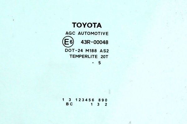 Szyba drzwi tył lewa Toyota Yaris III 2015 5D