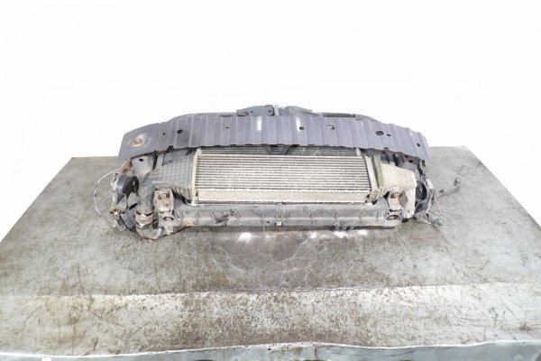 Pas przód Mazda 3 BK 2004 Hatchback 5-drzwi