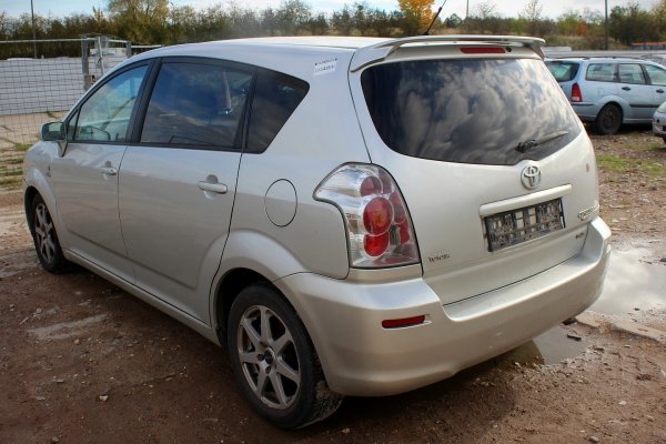 Toyota Corolla Verso 2006 2.2D-CAT 2AD-FHV Minivan [B]
