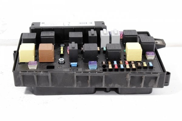 Puszka moduł bezpieczników Opel Astra H 2010 1.3CTDI Z13DTH