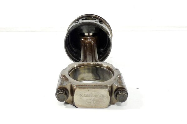 Tłok korbowód VW Transporter T4 1996-2003 2.4D