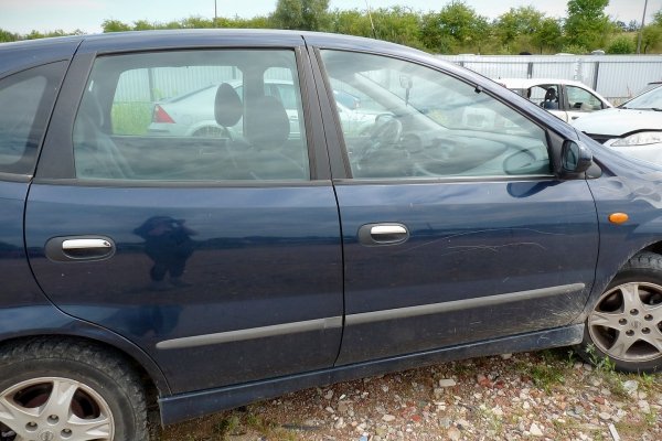 Reflektor prawy Nissan Almera Tino 2005 Minivan 