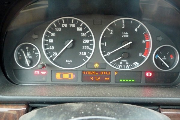 _Błotnik przód lewy BMW 5 E39 2002 Kombi (Kod lakieru: TOPASBLAU METALLIC (364))