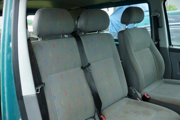 Szyba drzwi tył skrzydełkowych lewa VW Transporter T5 2005 Bus