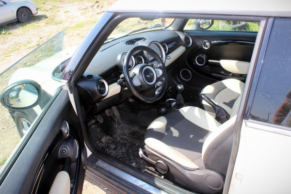 Pas przód Mini One R56 2008 1.4i N12B14 Hatchback 3-drzwi 