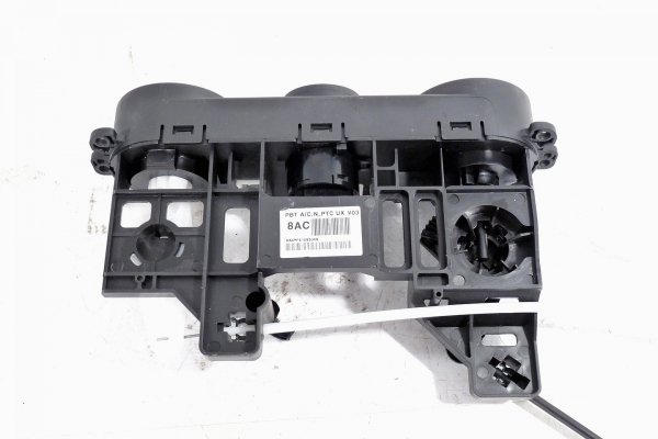 _Panel nawiewu klimatyzacji Hyundai i20 PB 2010 Hatchback 5-drzwi 