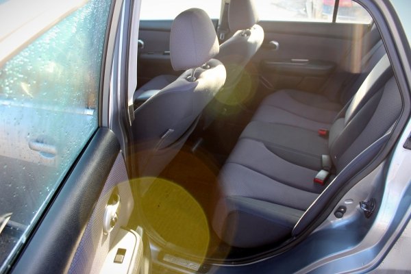 Zamek drzwi tył lewy Nissan Tiida C11 2007 Sedan