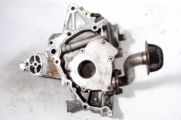 Pompa oleju Mitsubishi Carisma 1995-1999 1.6i 16V