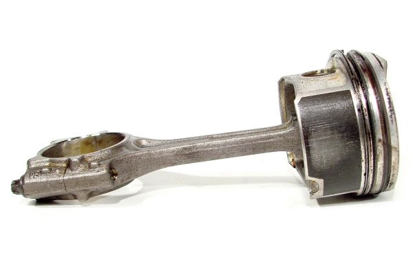 _Tłok korbowód Audi A4 B7 2004-2008 2.0TFSI BPG
