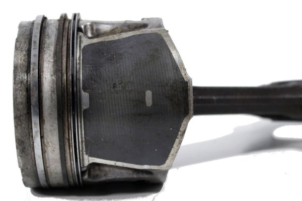 Tłok korbowód Ford Focus MK2 2004-2007 2.0TDCI