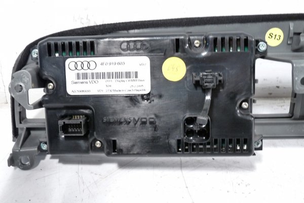 Licznik wyświetlacz listwa Audi A6 C6 2005 2.4i BDW Kombi
